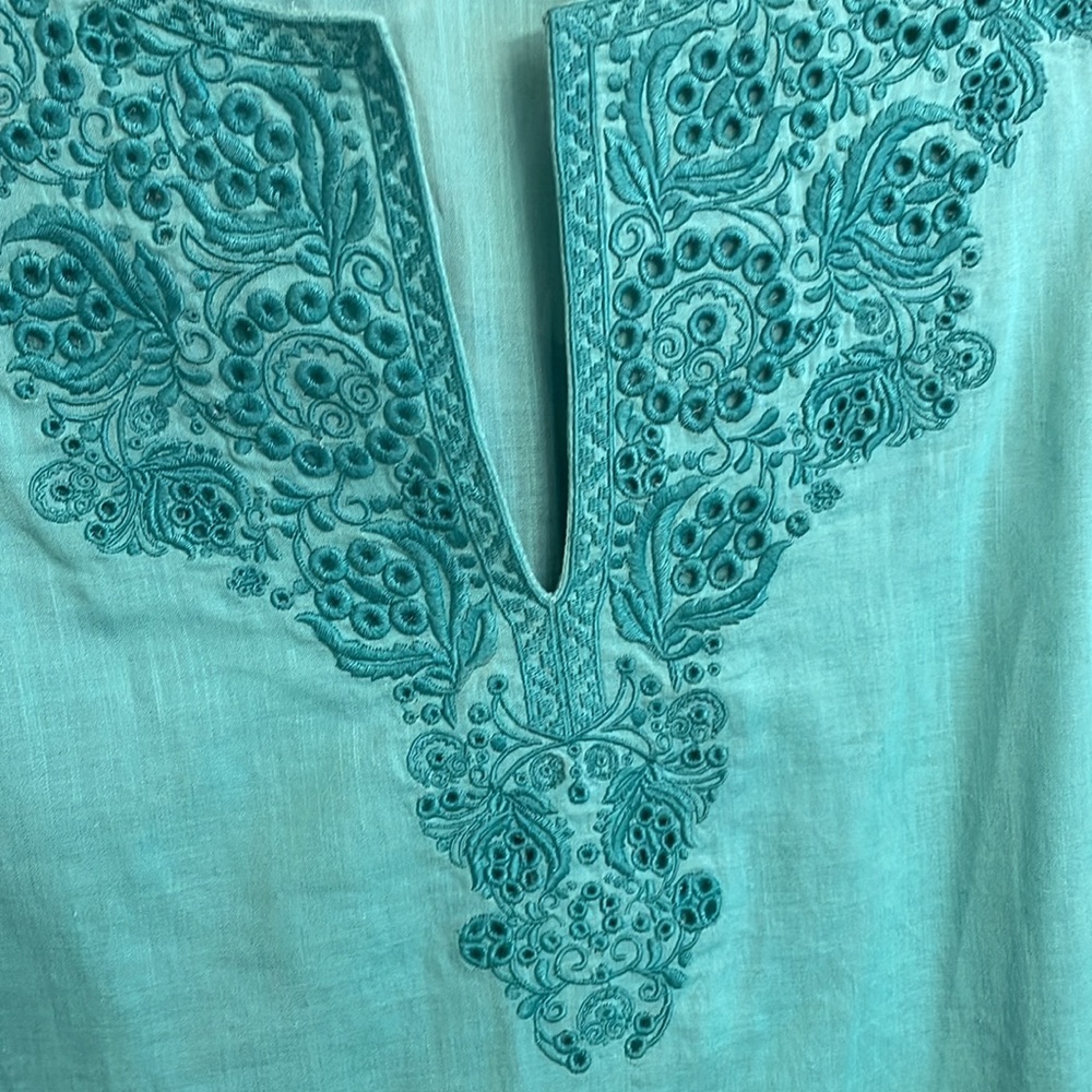 TOMMY BAHAMA Teal Embroidered Women's Top